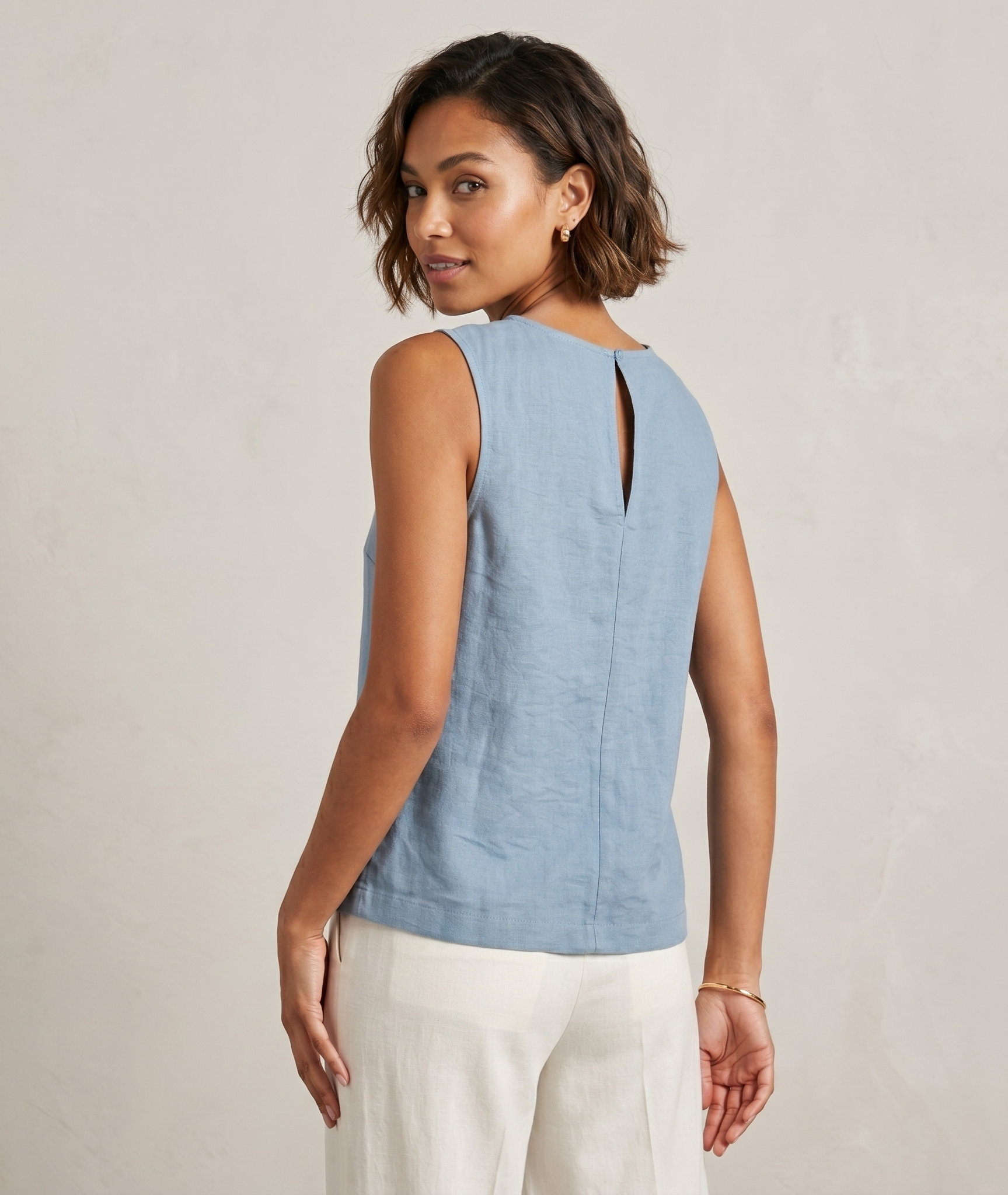 Blusa con aberturas sin mangas
