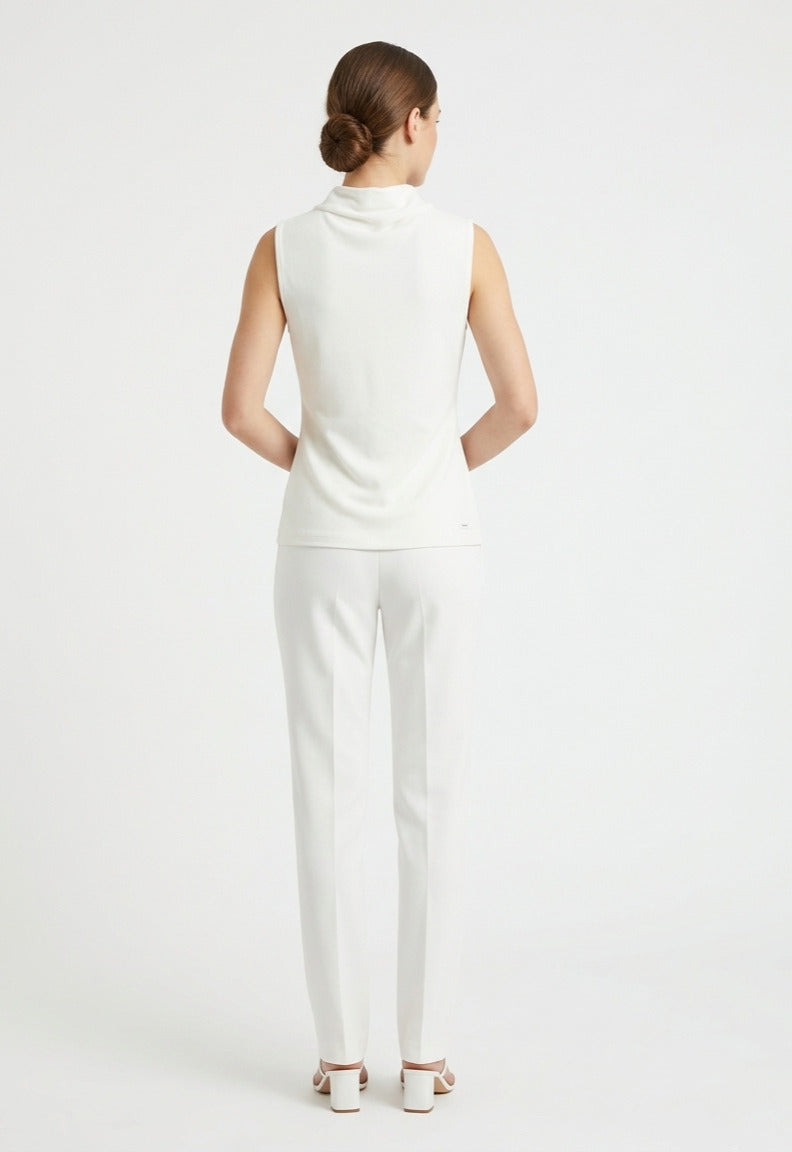Blusa con broche en el hombro