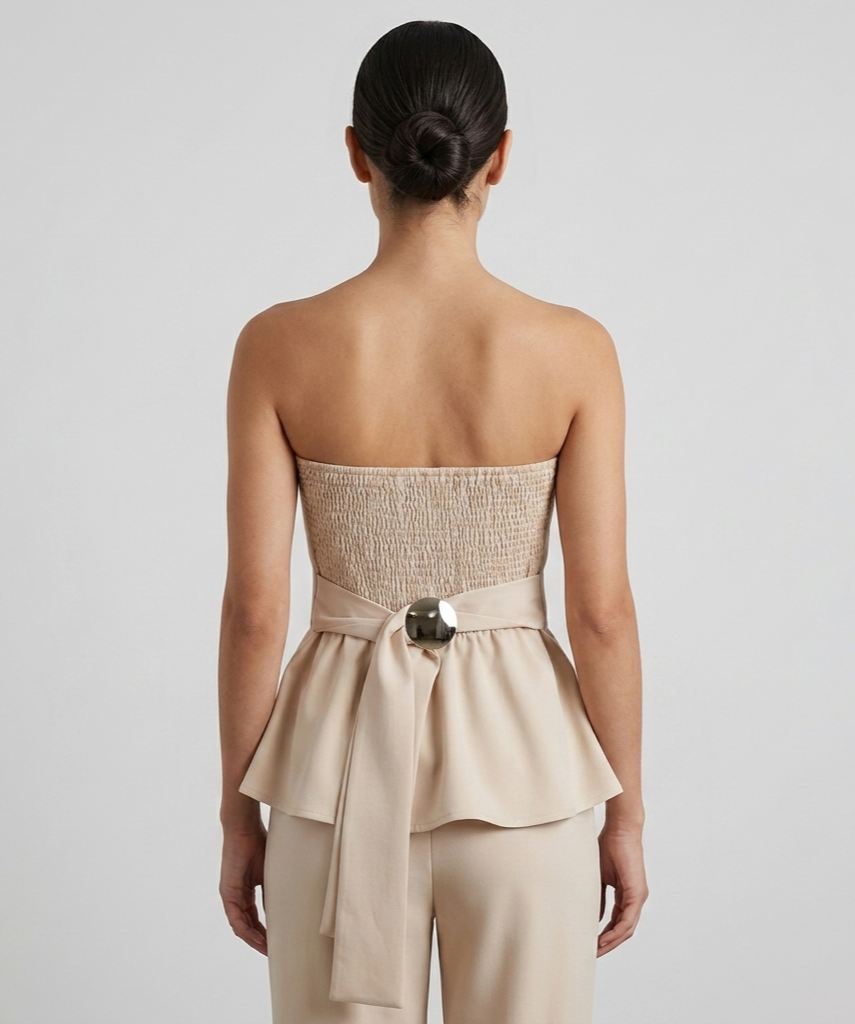 Blusa estraple con detalle en la espalda