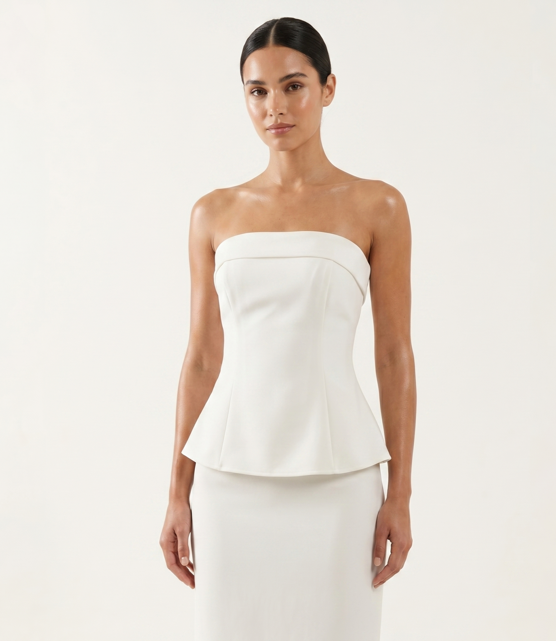 Blusa estraple con detalle en la espalda